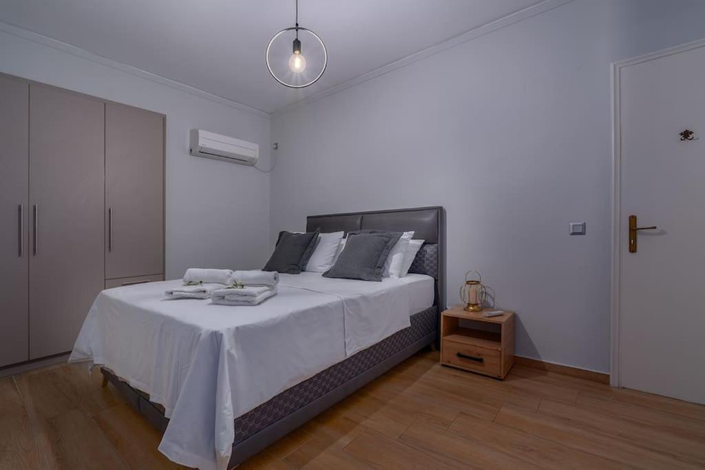 Peaceful 2 Bedroom In Glyfada Center Atenas Exterior foto