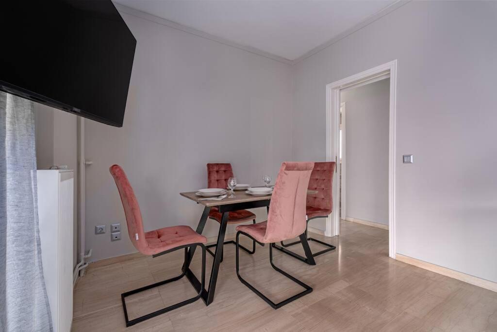 Peaceful 2 Bedroom In Glyfada Center Atenas Exterior foto