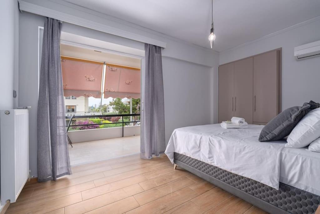 Peaceful 2 Bedroom In Glyfada Center Atenas Exterior foto