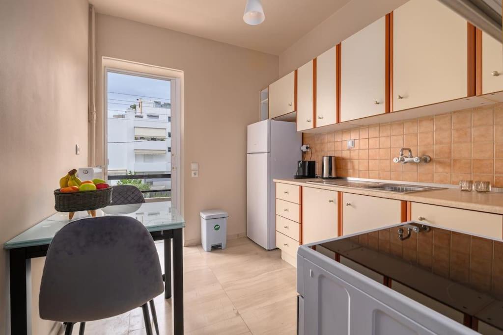 Peaceful 2 Bedroom In Glyfada Center Atenas Exterior foto